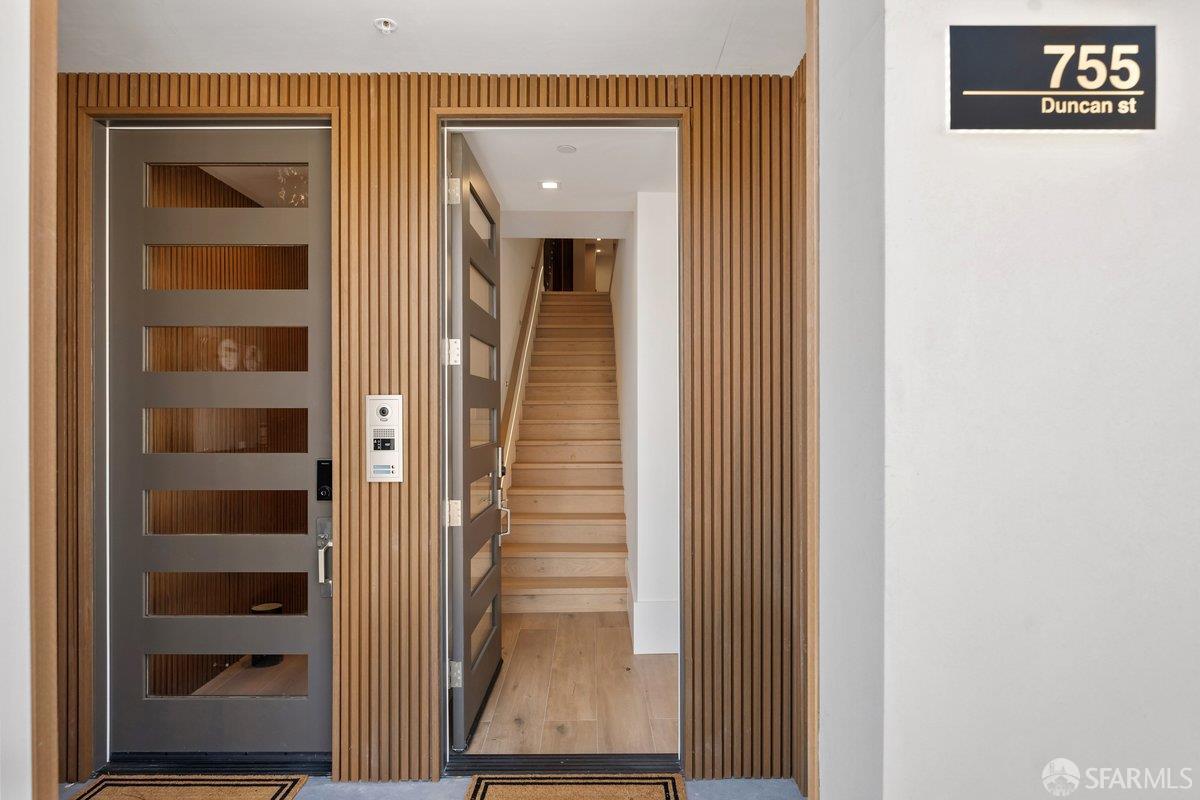 755 Duncan Street - Photo 3