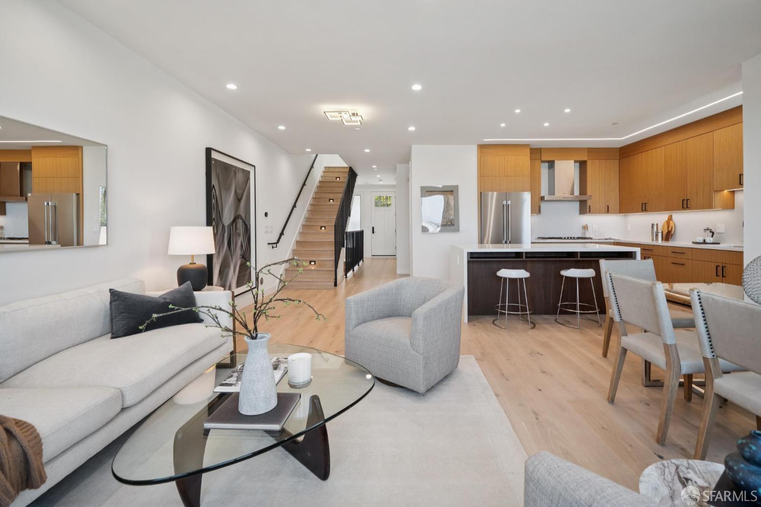 2120 Revere Avenue - Photo 3