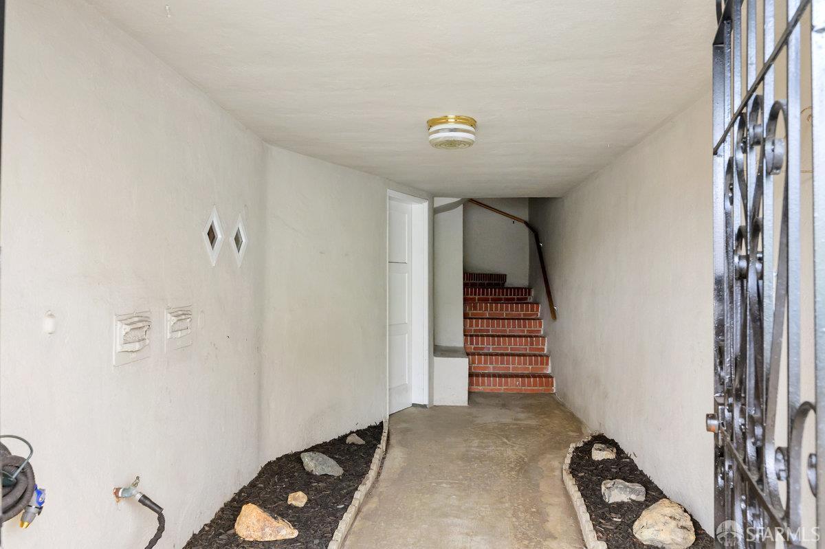 509-511 44th Avenue - Photo 2