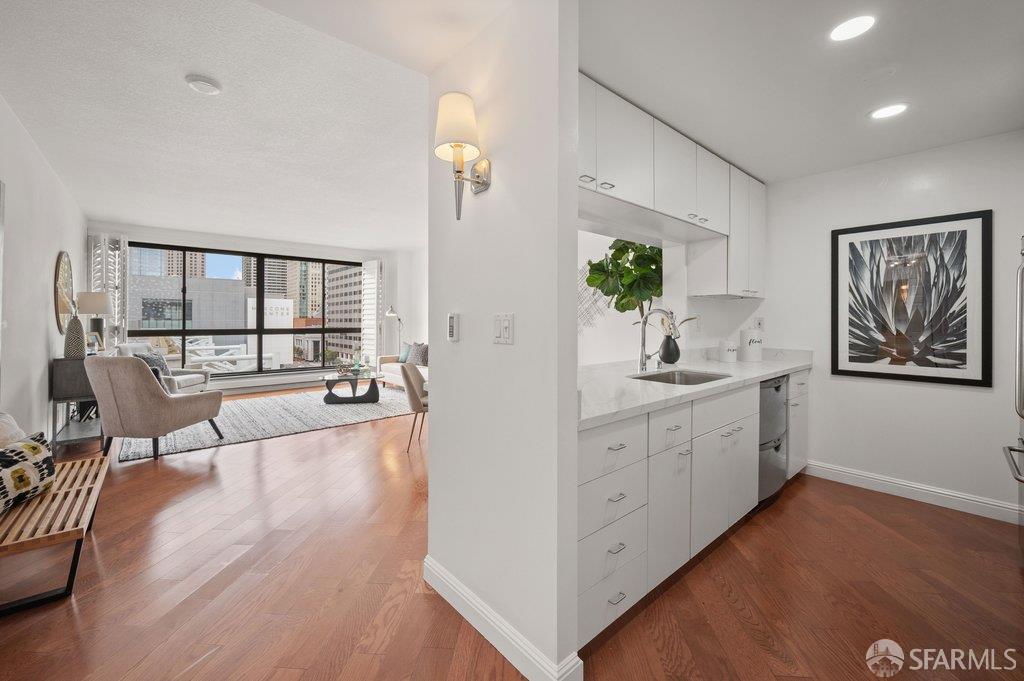 300 3rd Street #922 - Photo 5