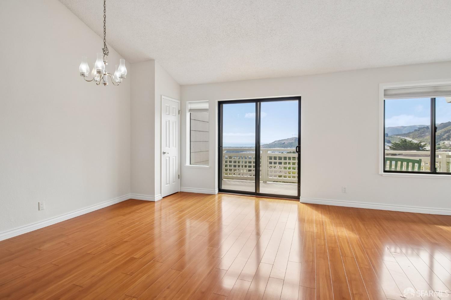 1109 Aspen Court - Photo 3
