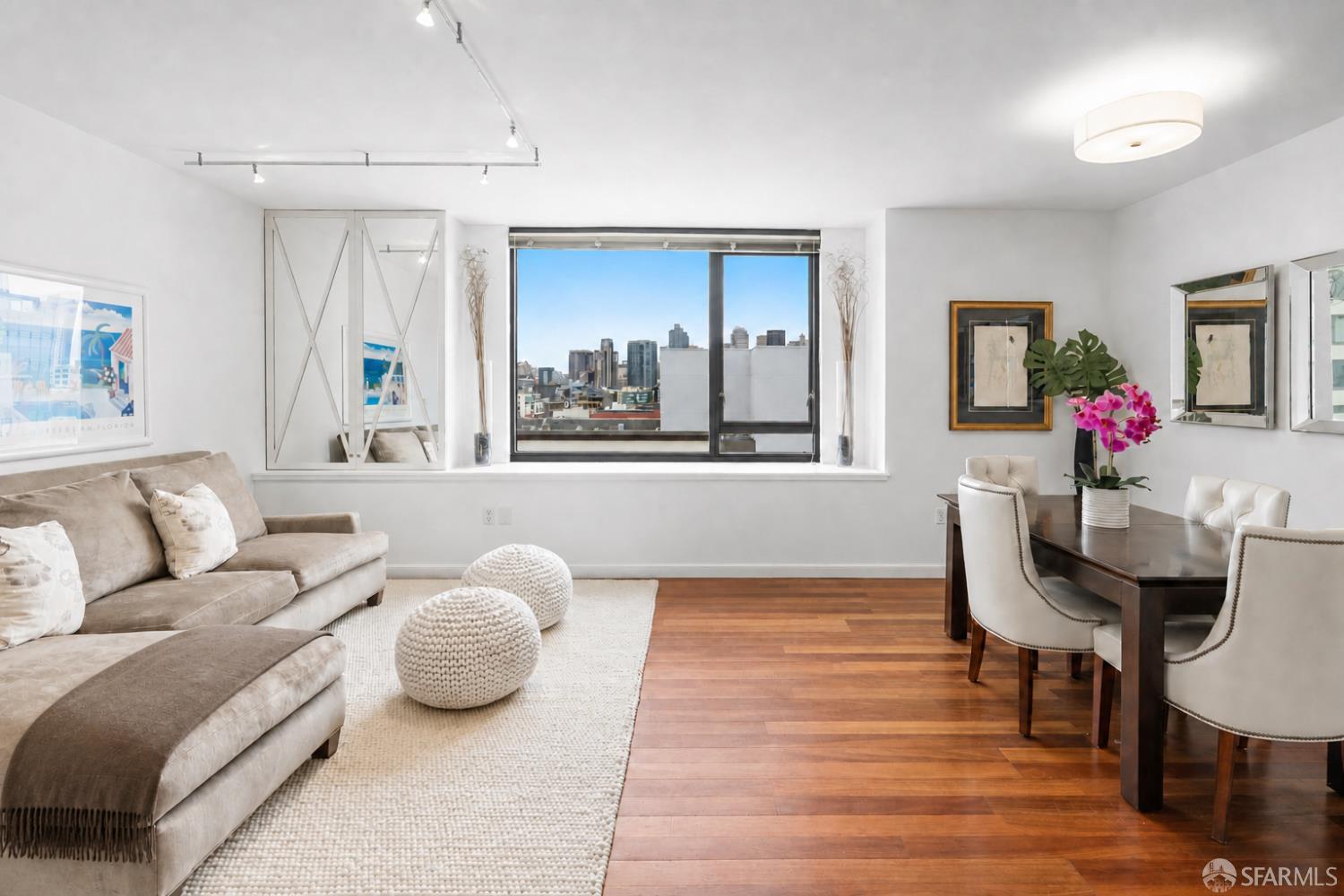 250 King Street #958 - Photo 2