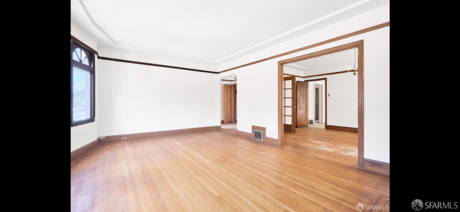 1055 Cayuga Avenue - Photo 3