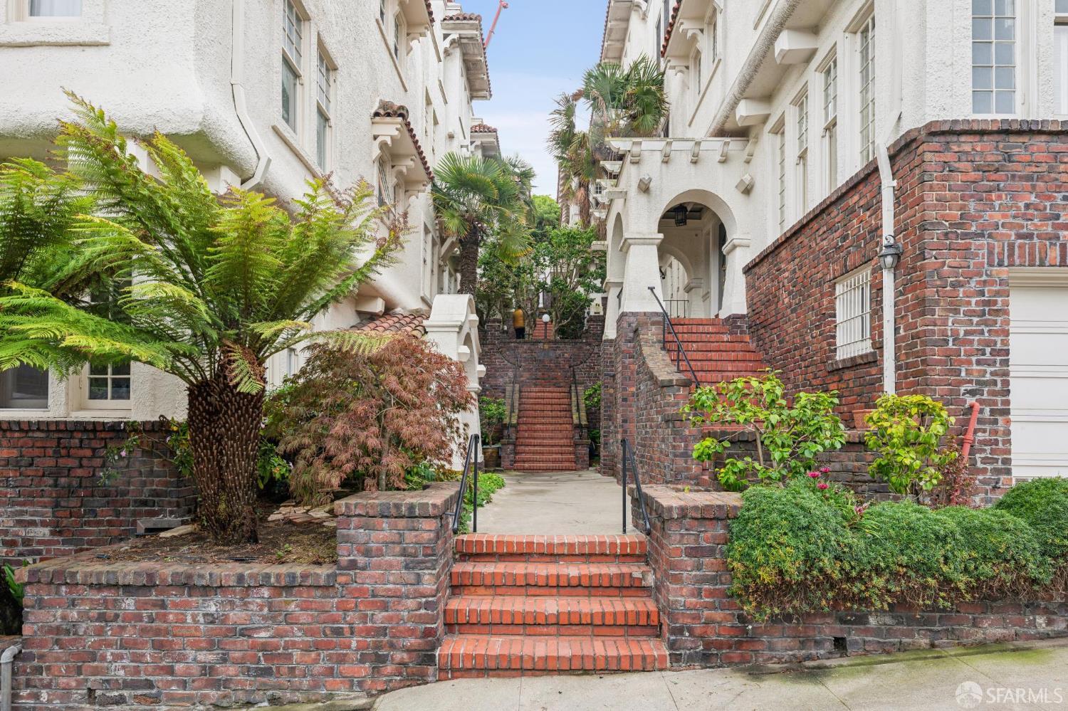 1933 Jackson Street - Photo 2
