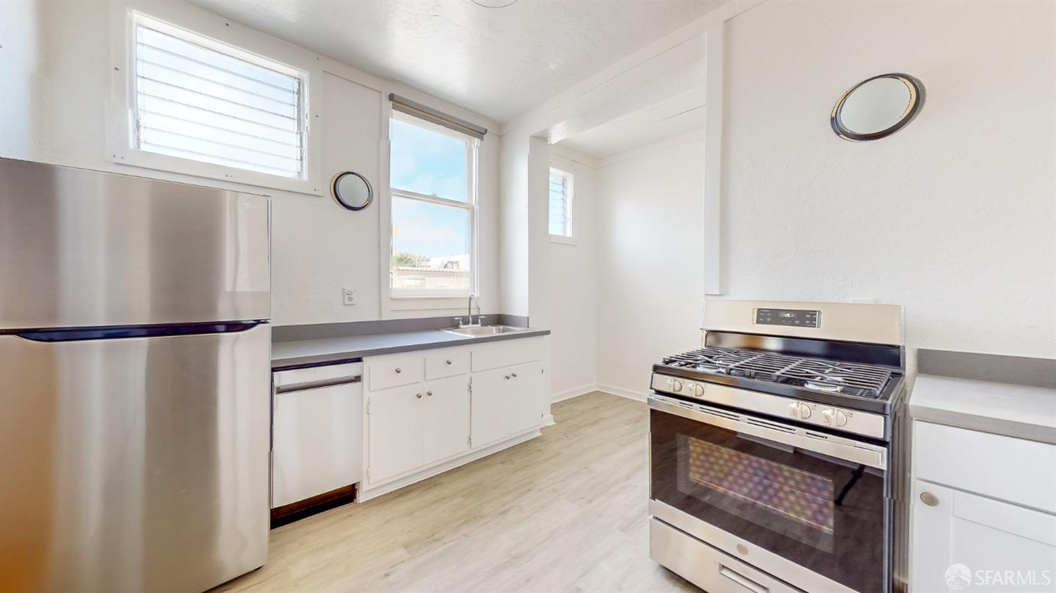 550 Baker Street - Photo 4