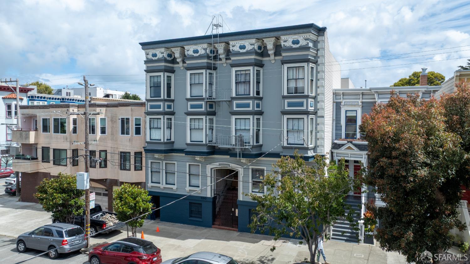 550 Baker Street - Photo 2