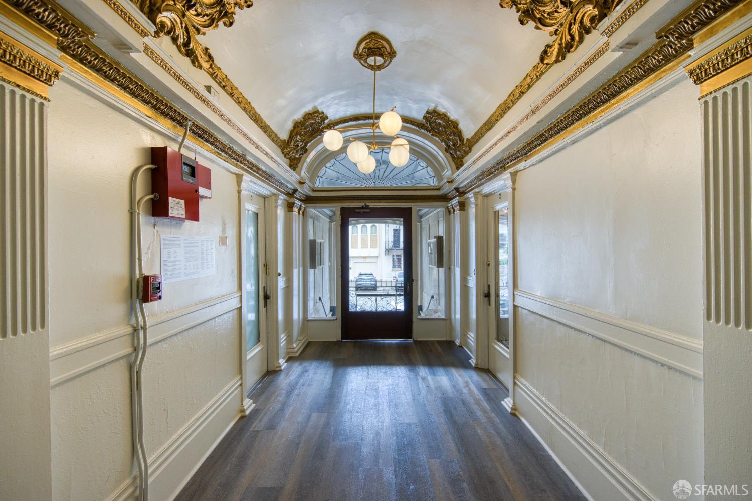 550 Baker Street - Photo 3