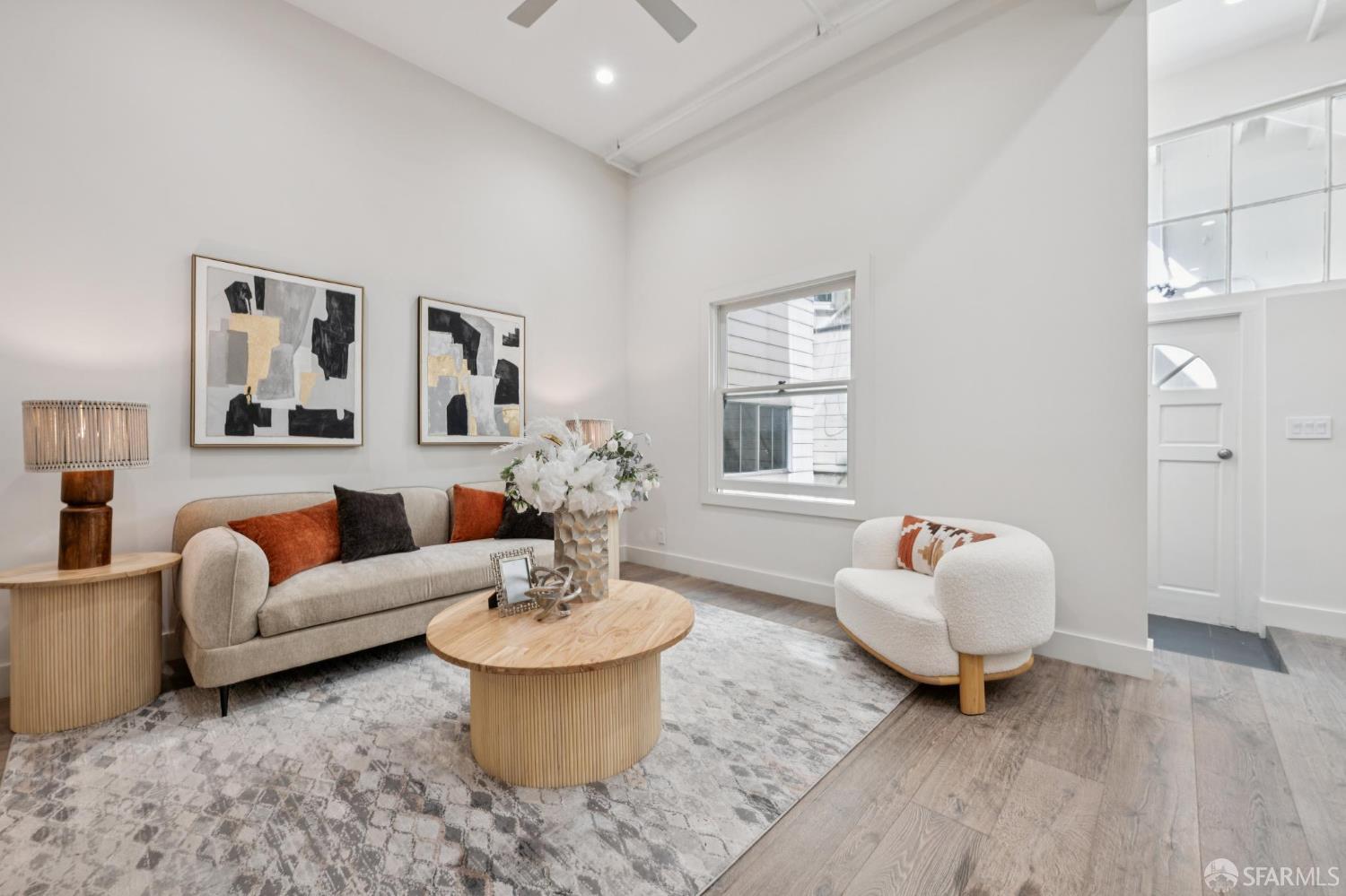 592 Chestnut Street - Photo 2