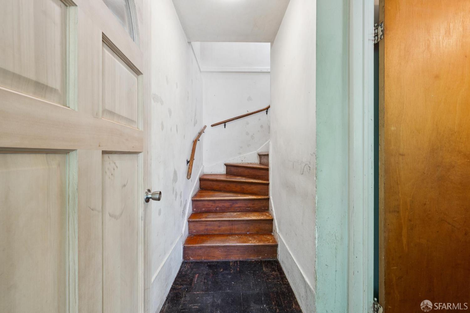 631 Head Street - Photo 3