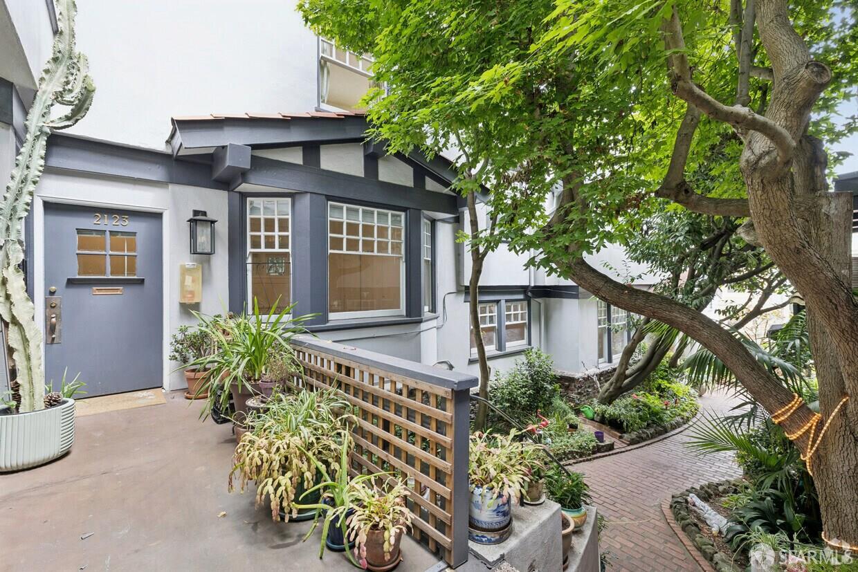 2115 Hyde Street - Photo 4