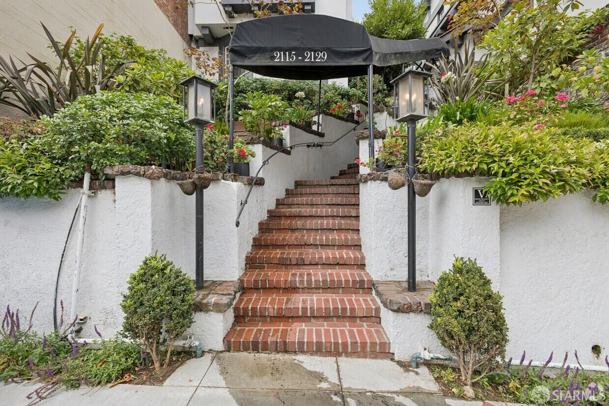 2115 Hyde Street - Photo 2