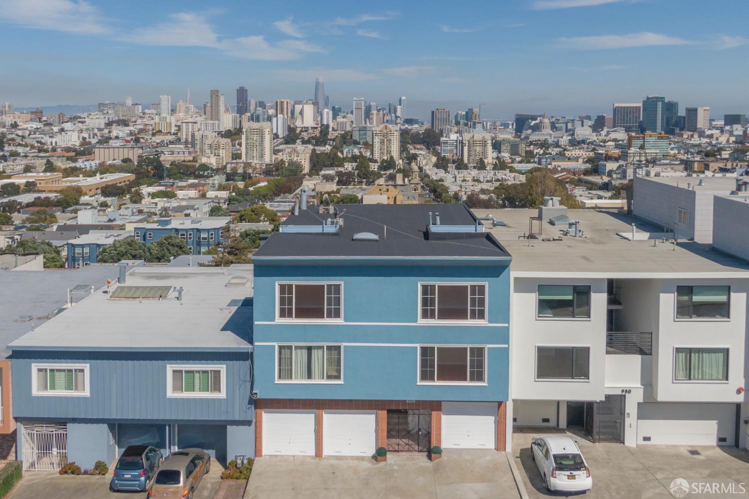 990 Baker Street - Main photo
