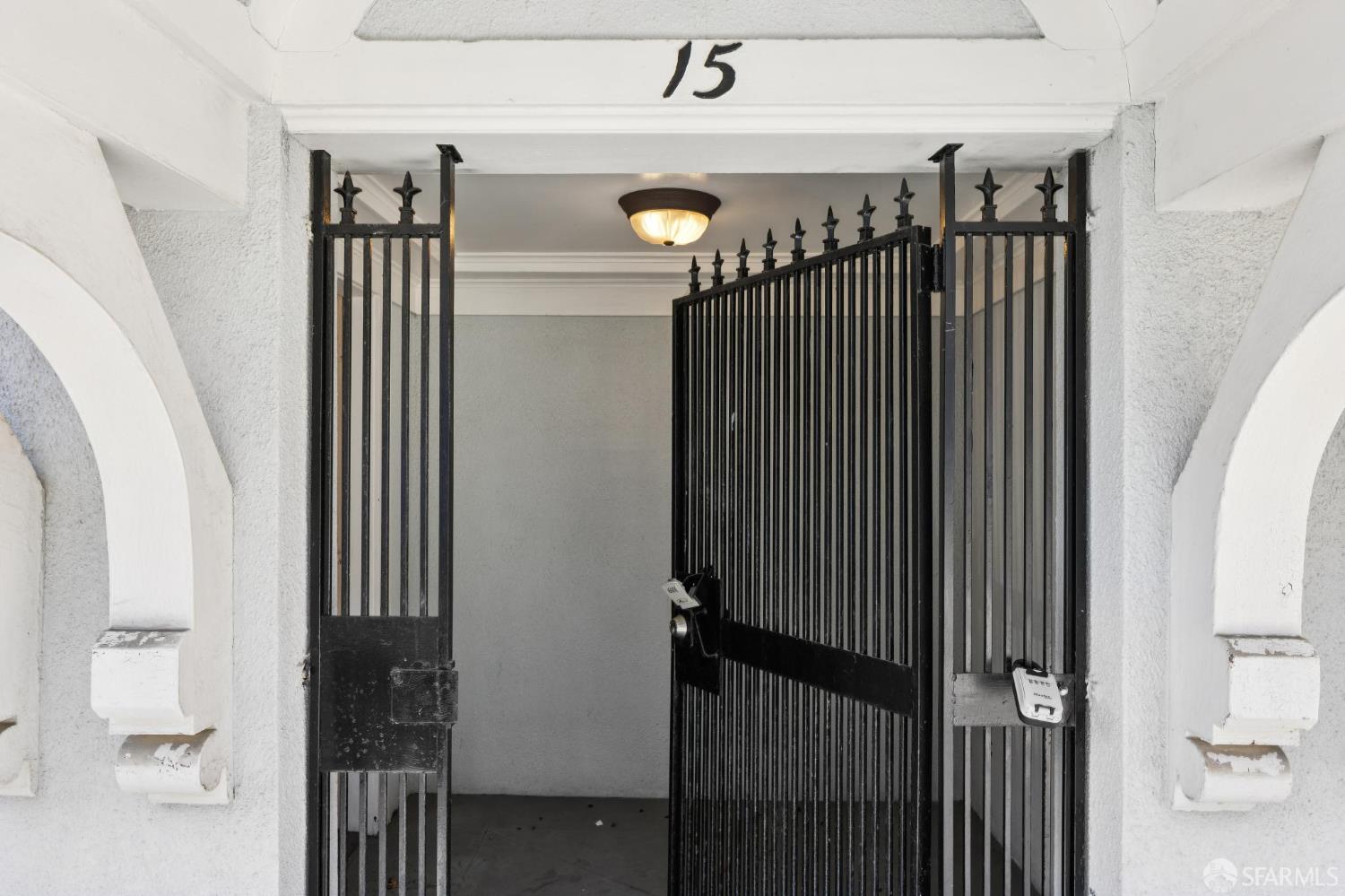 15 College Terrace - Photo 3