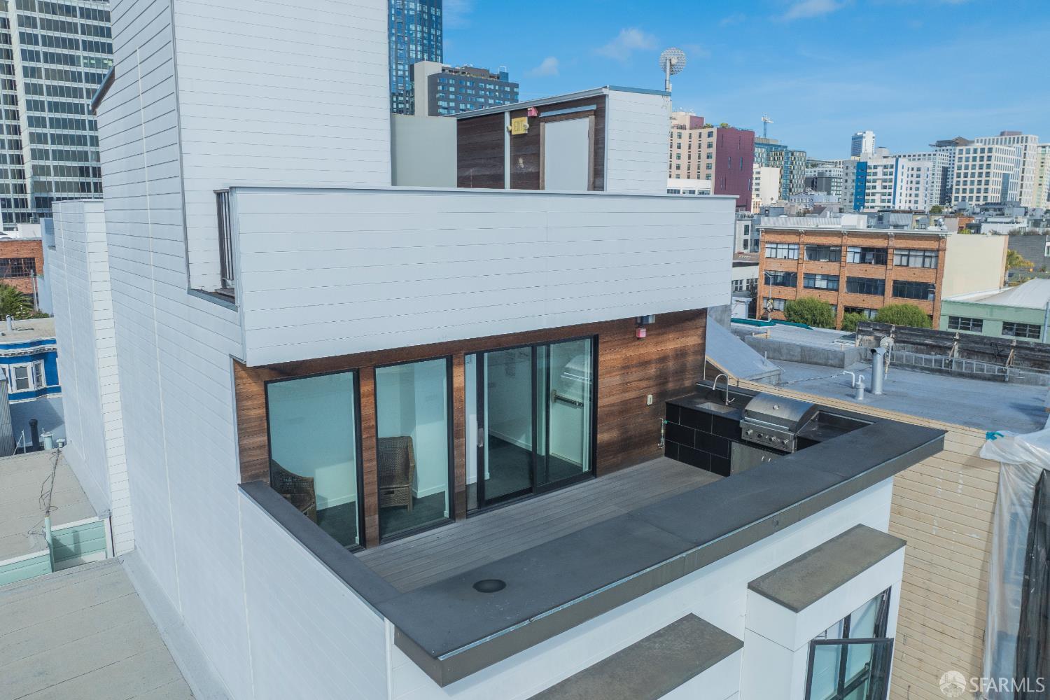 1532 Howard Street - Photo 2