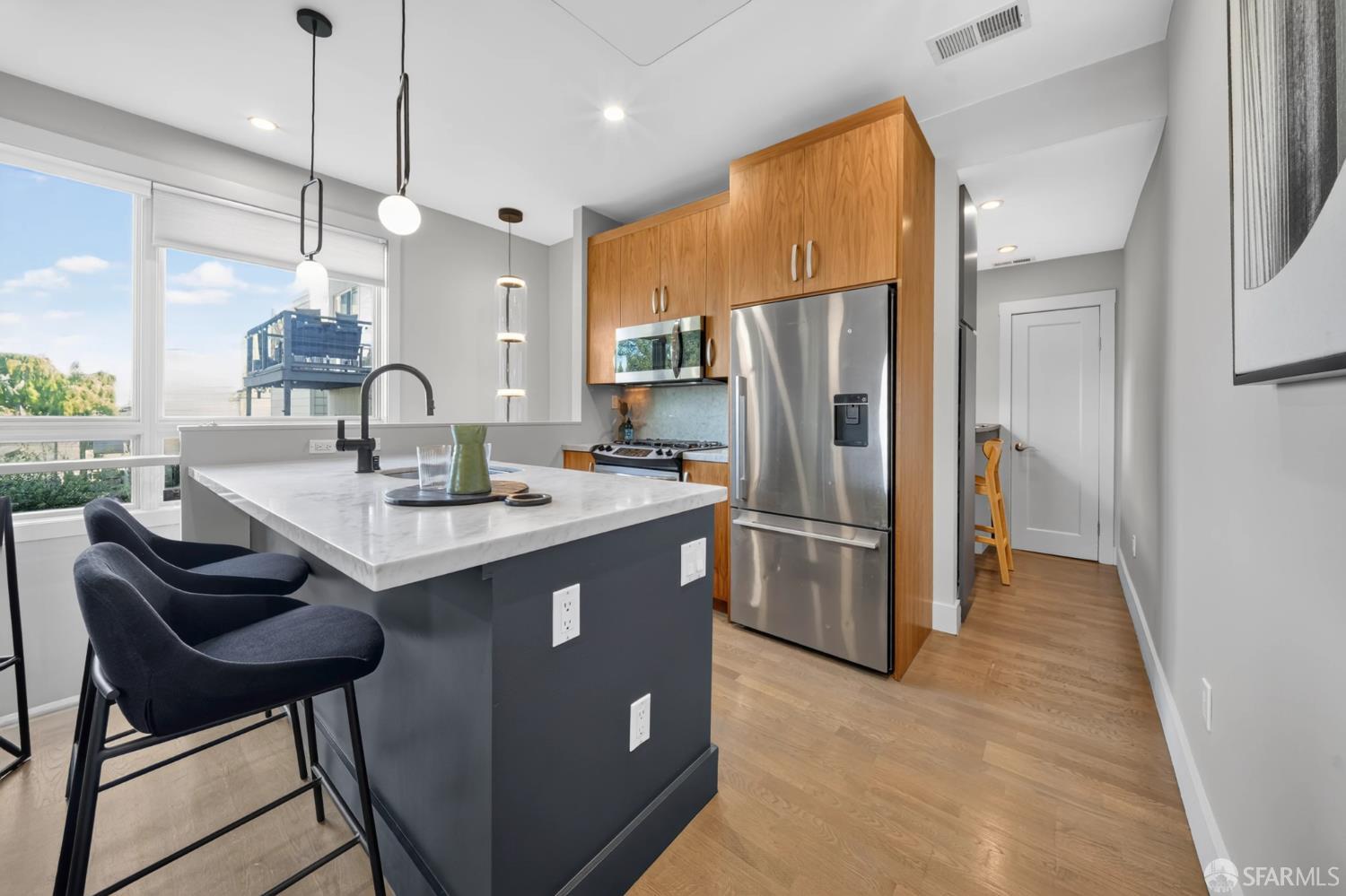552 Vermont Street - Photo 2