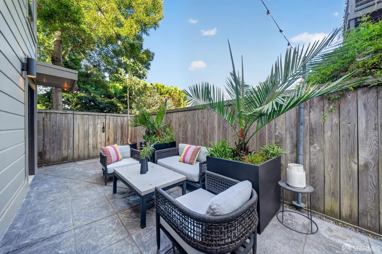 552 Vermont Street - Photo 3