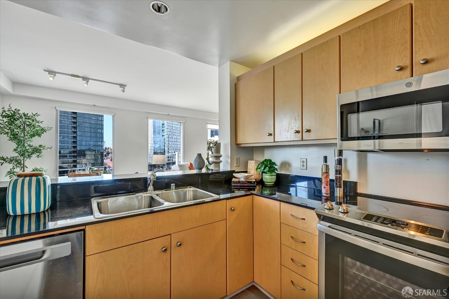 140 Van Ness Avenue #819 - Photo 5