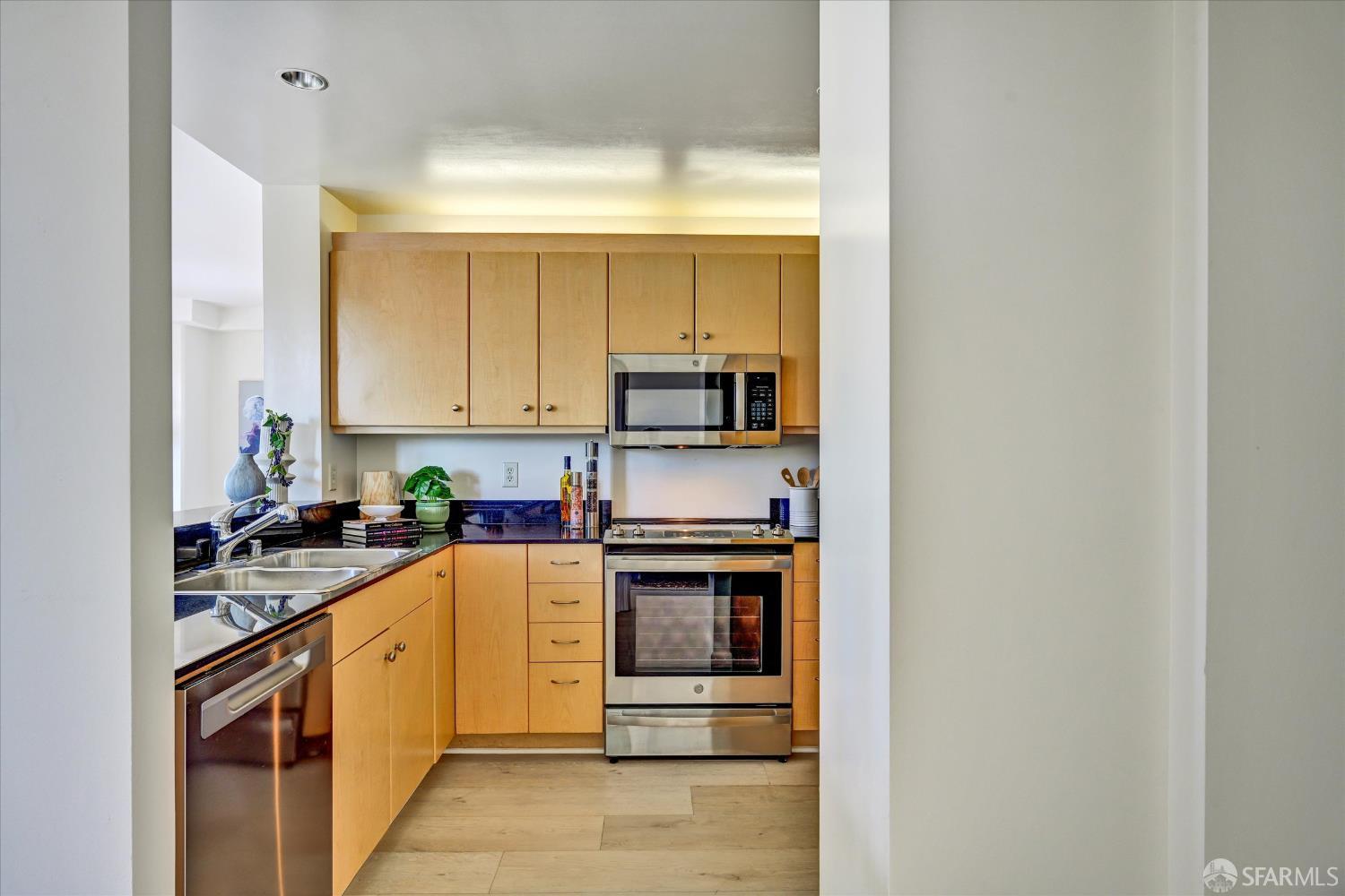 140 Van Ness Avenue #819 - Photo 3