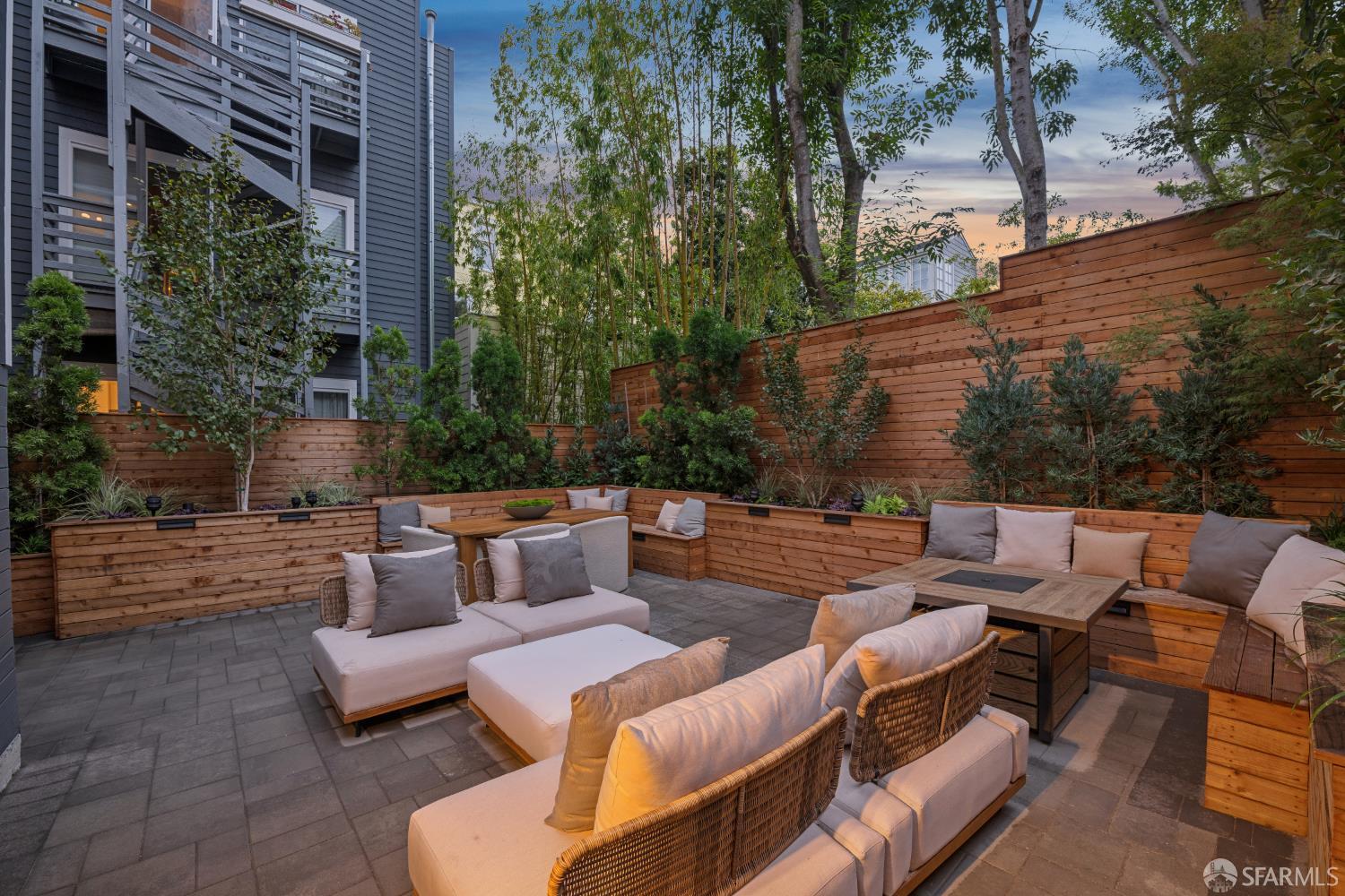 2069 Ofarrell Street - Photo 2