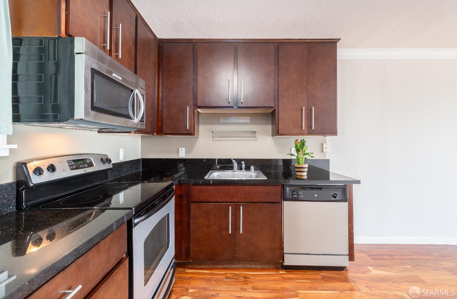 646 Corbett Avenue #605 - Photo 5