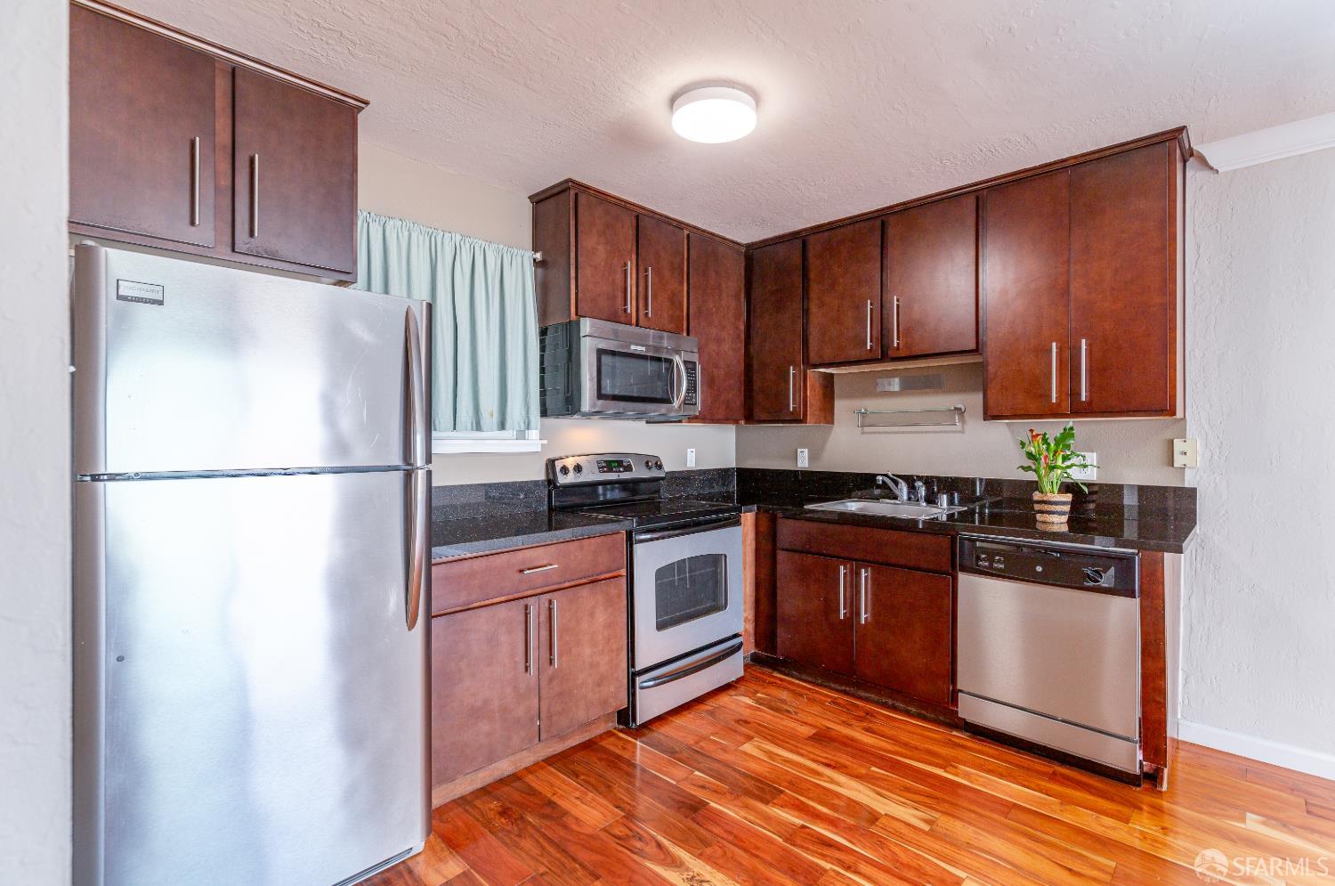 646 Corbett Avenue #605 - Photo 3