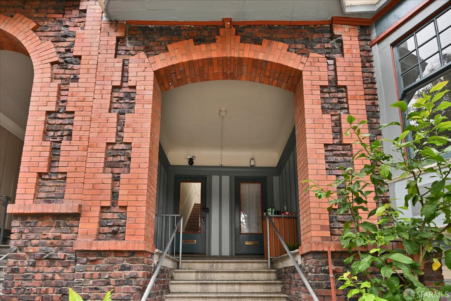 1211 2nd Avenue - Photo 3