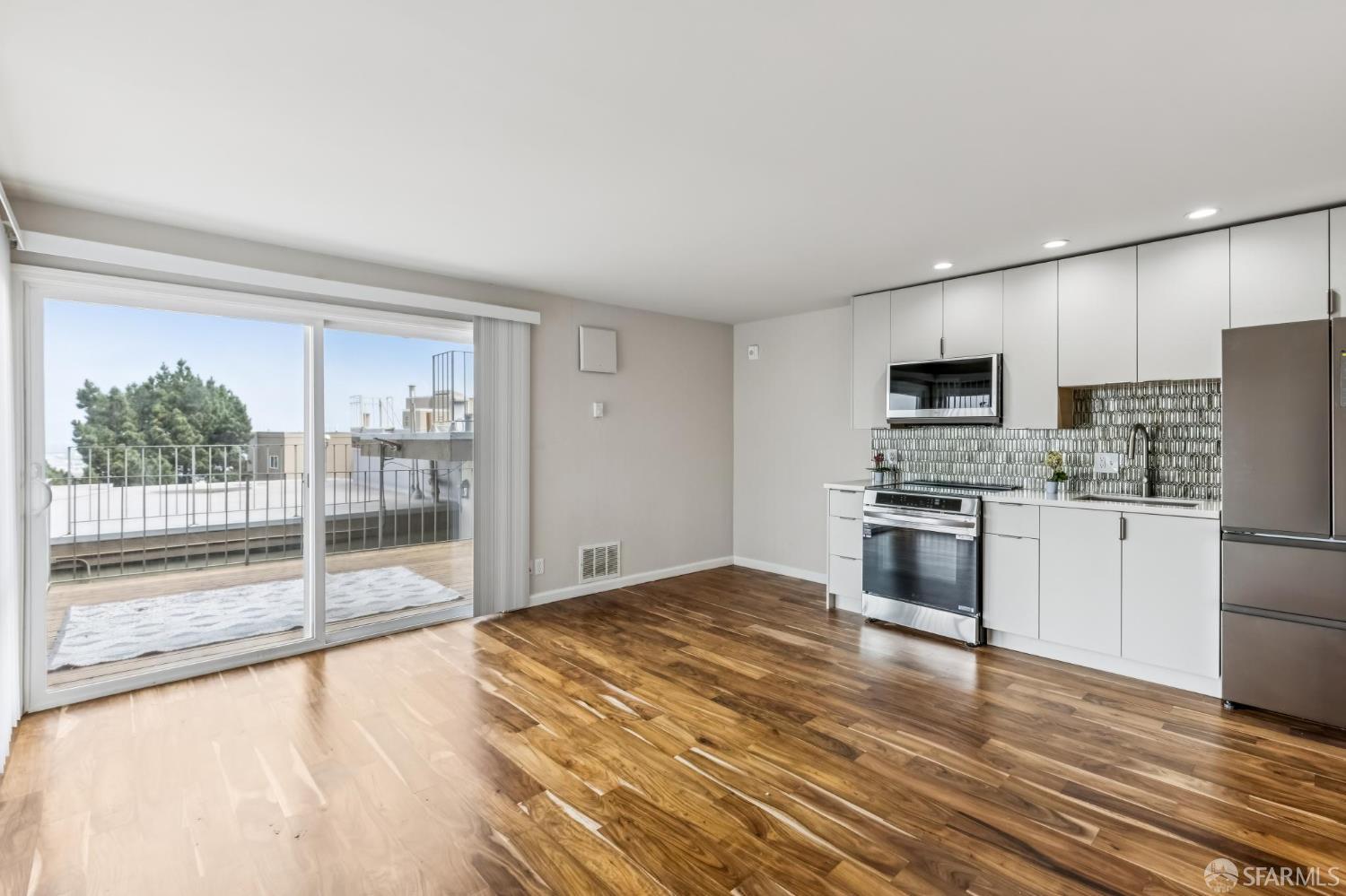 646 Corbett Avenue #402 - Photo 4