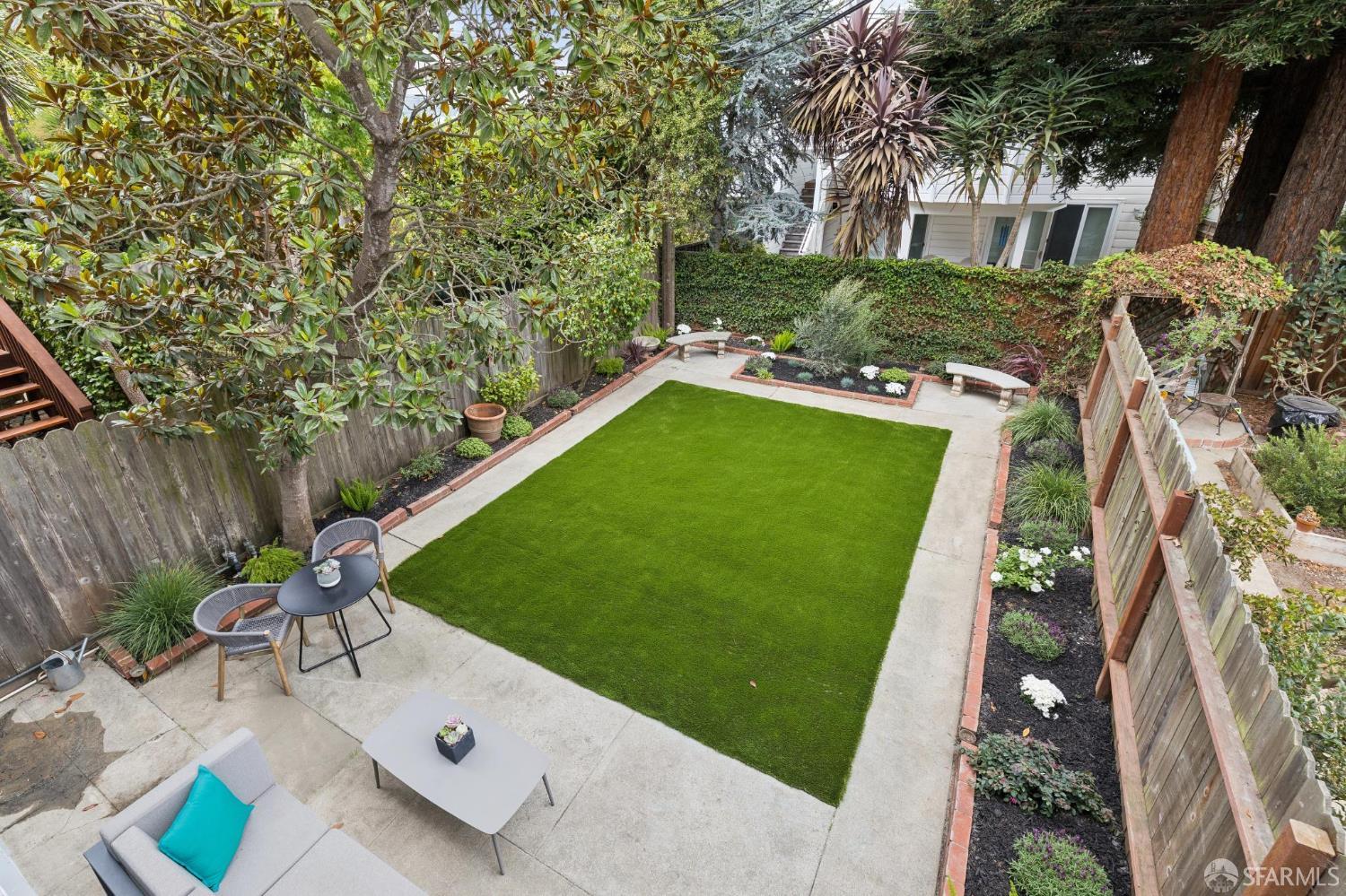 128 Cervantes Boulevard - Photo 2