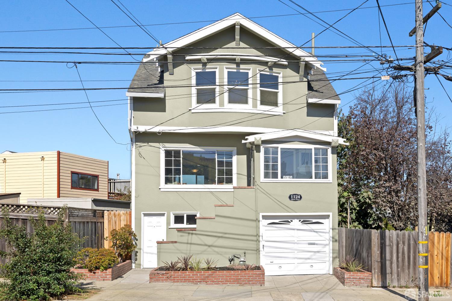 1124 Athens Street - Photo 2