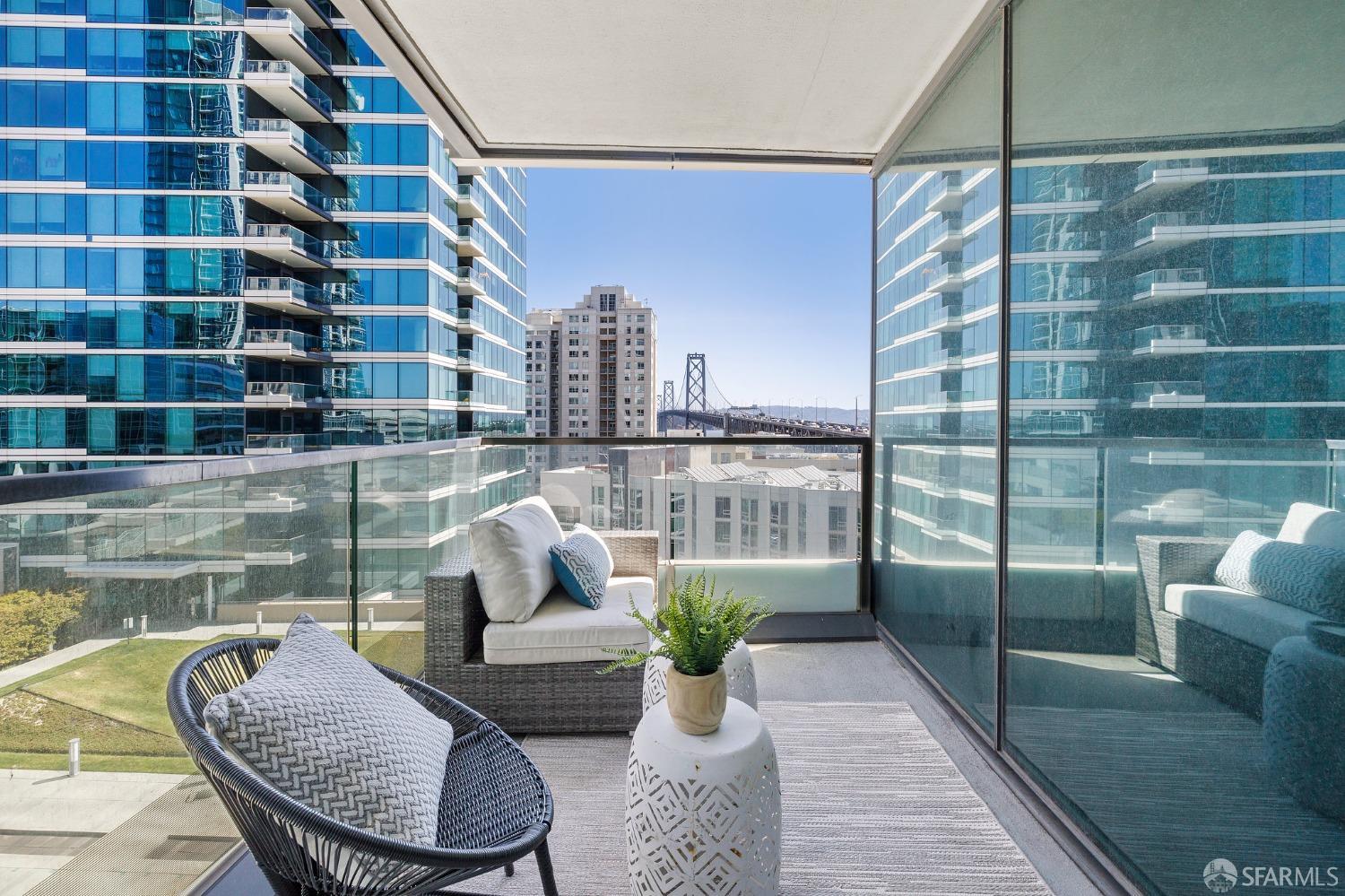 425 1st Street #1008 - Photo 3