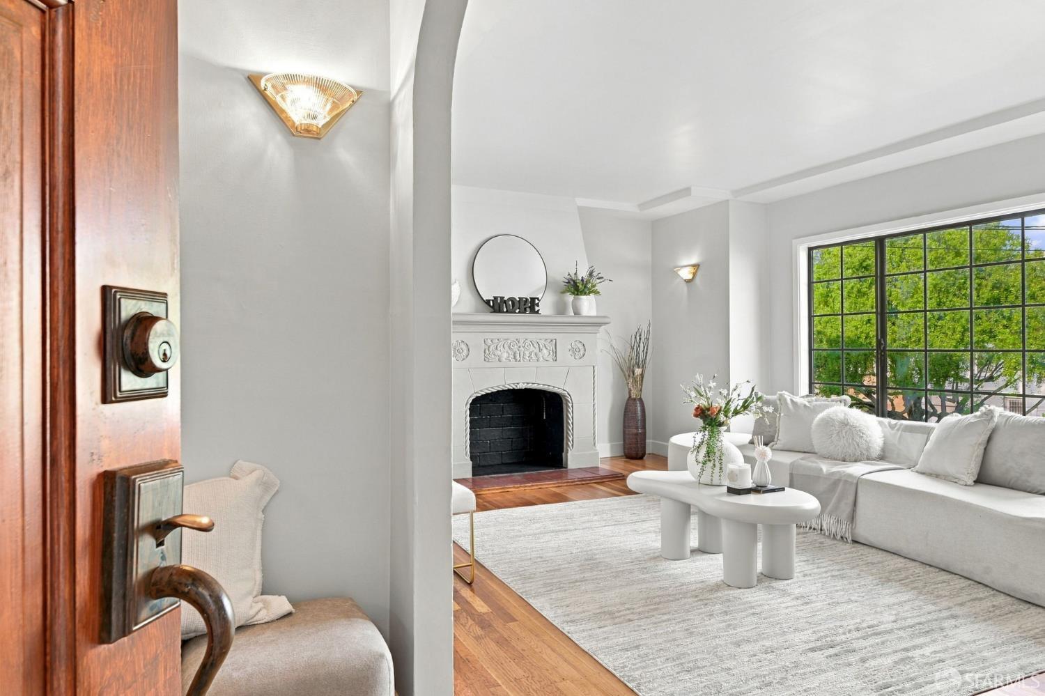 2027 21st Avenue - Photo 3