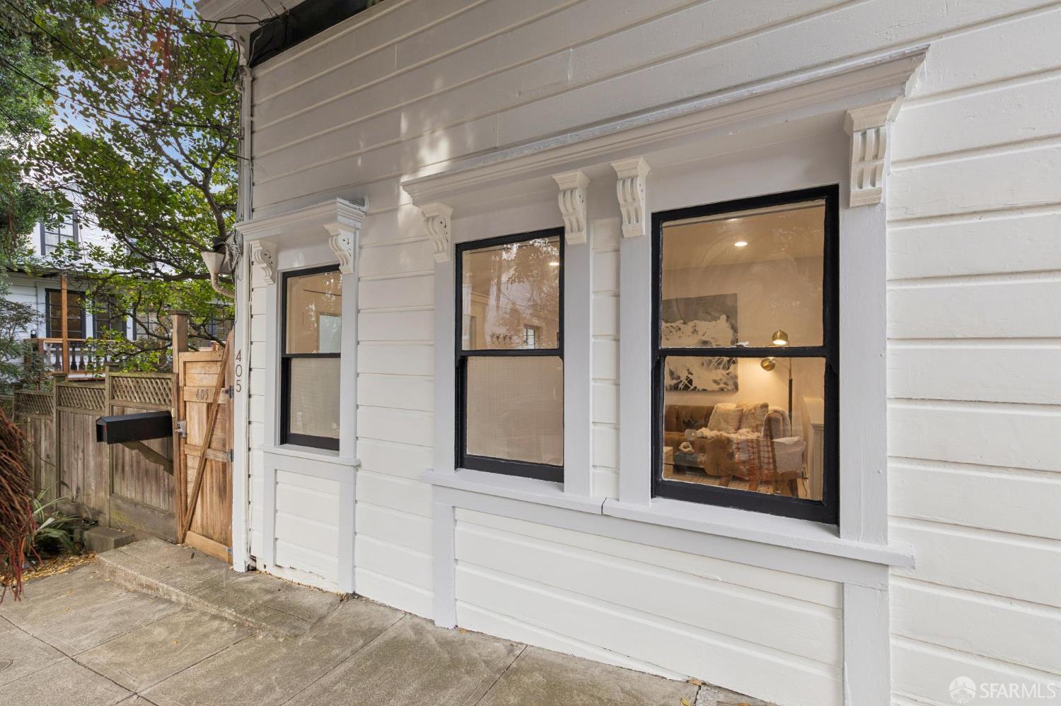 405 Hoffman Street - Photo 2
