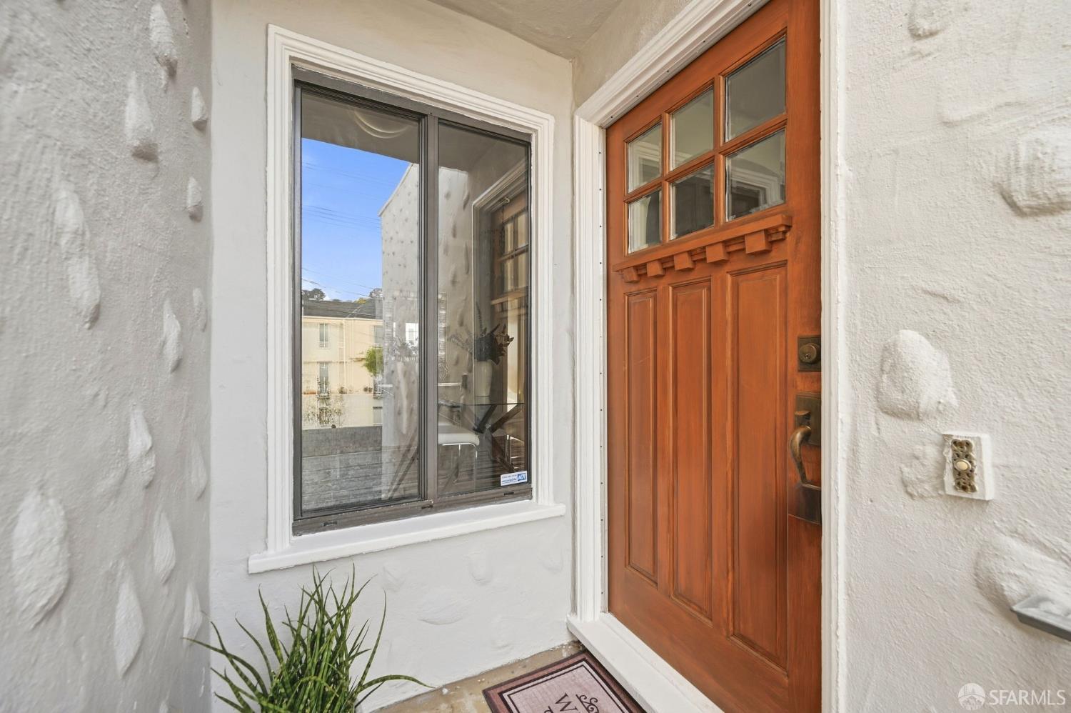 2027 21st Avenue - Photo 2