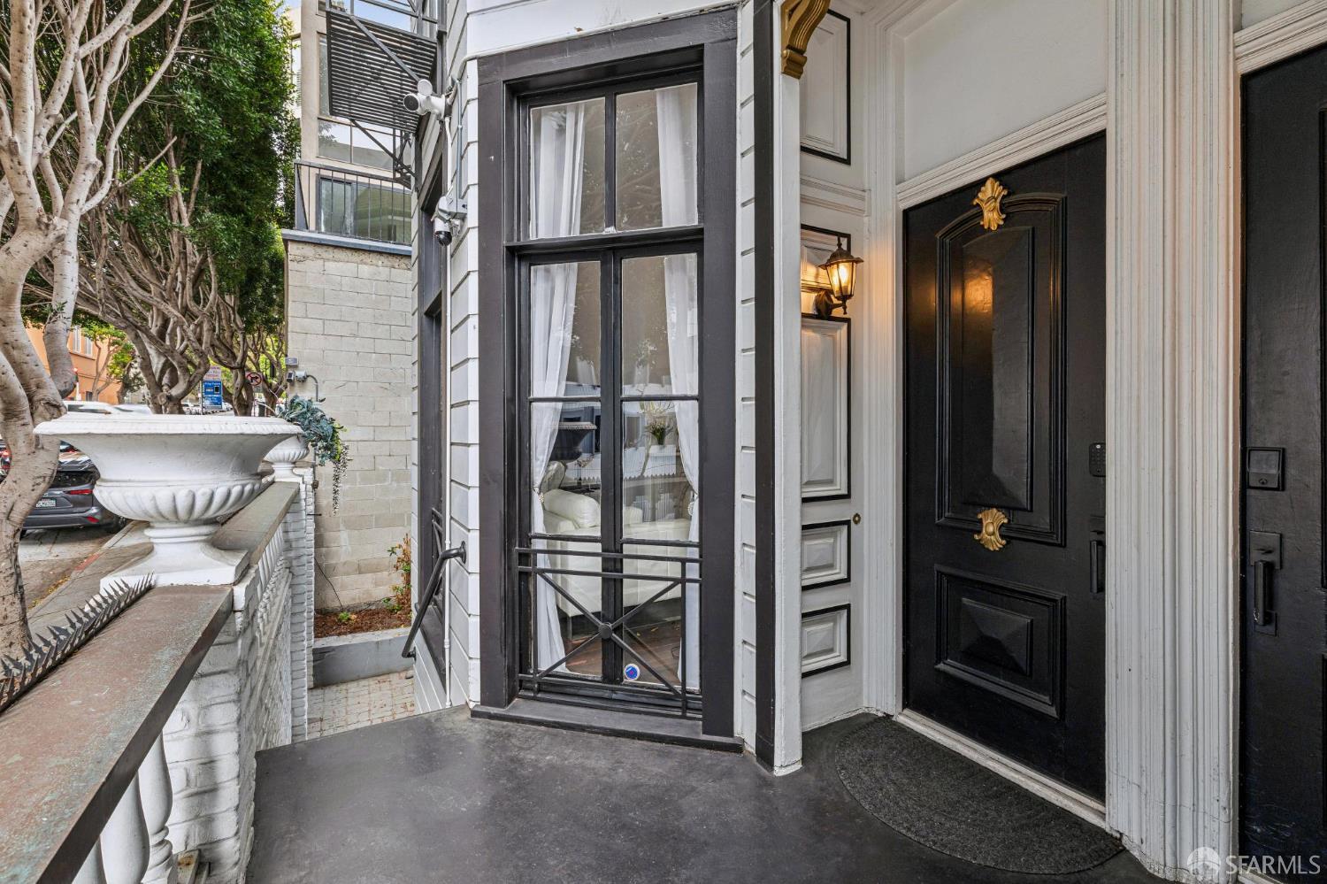 958 Ellis Street - Photo 2