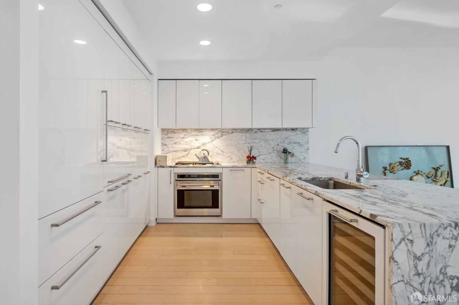 301 Mission Street #806 - Photo 3