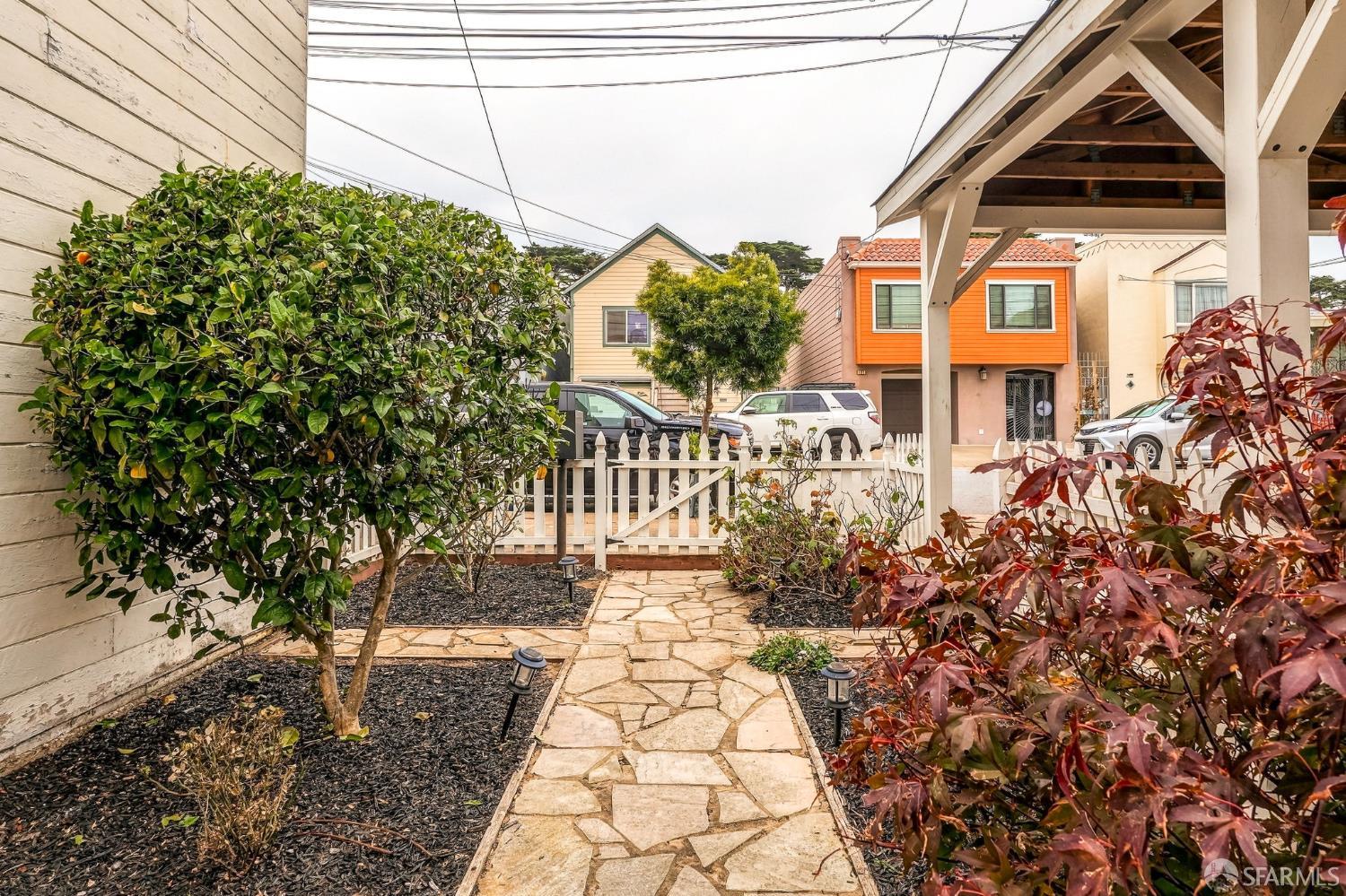 173 Farallones Street - Photo 2
