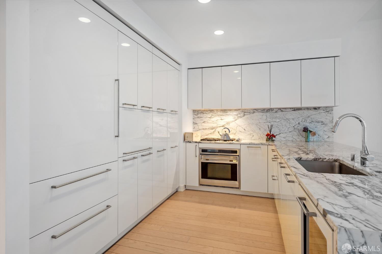 301 Mission Street #806 - Photo 4