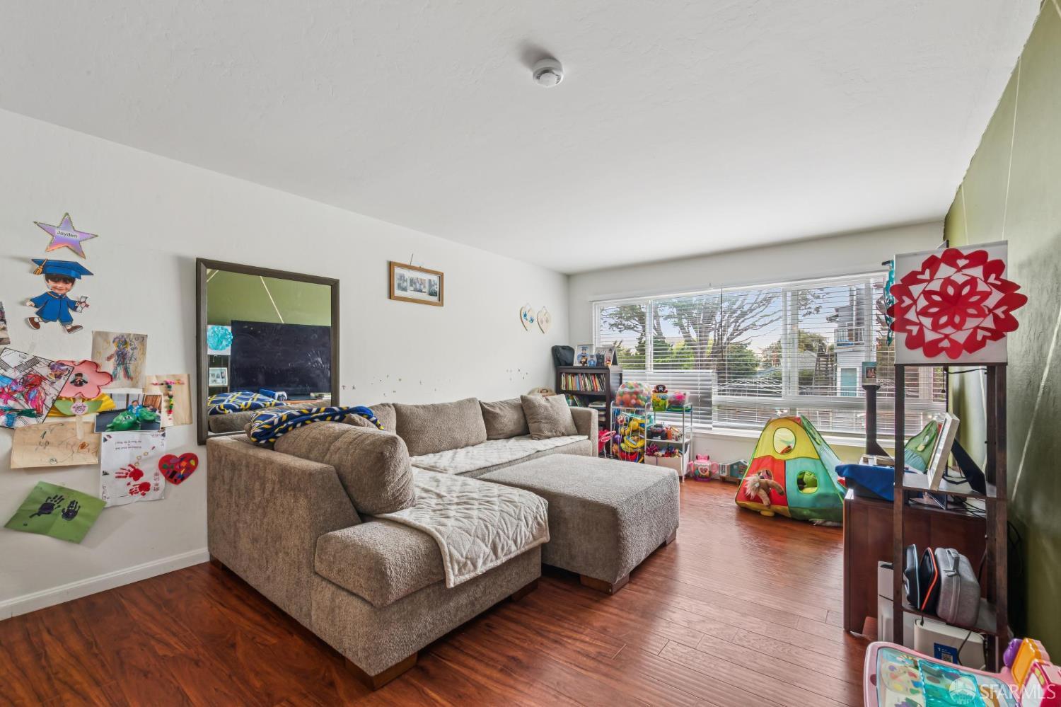 131 Russia Avenue - Photo 3