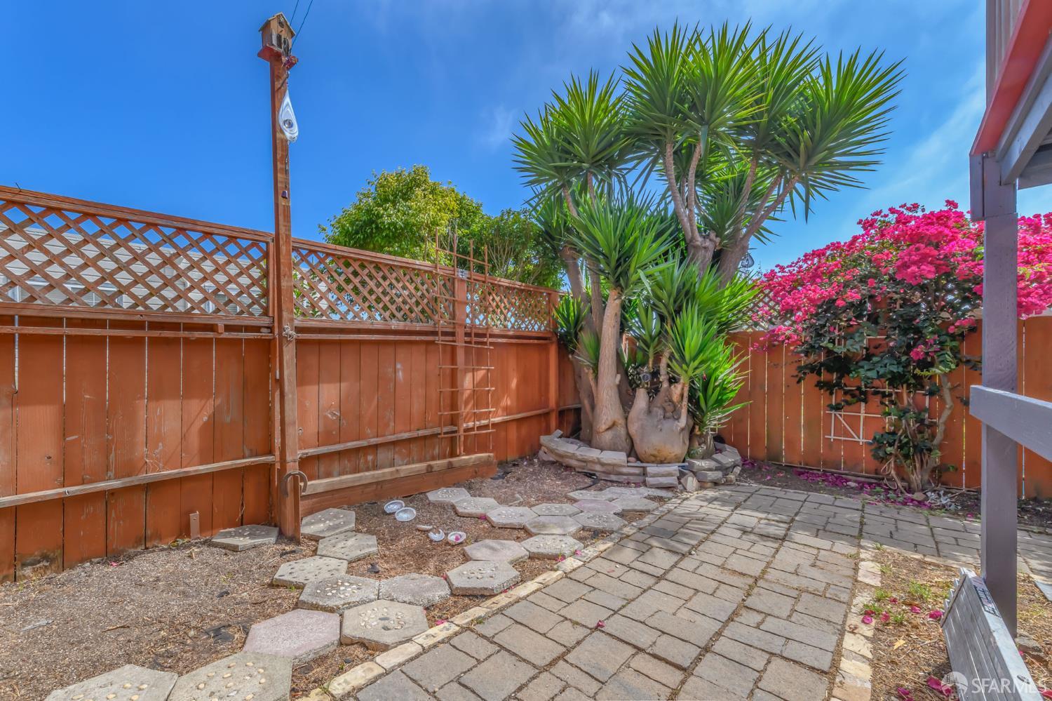 109 Banks Street - Photo 2