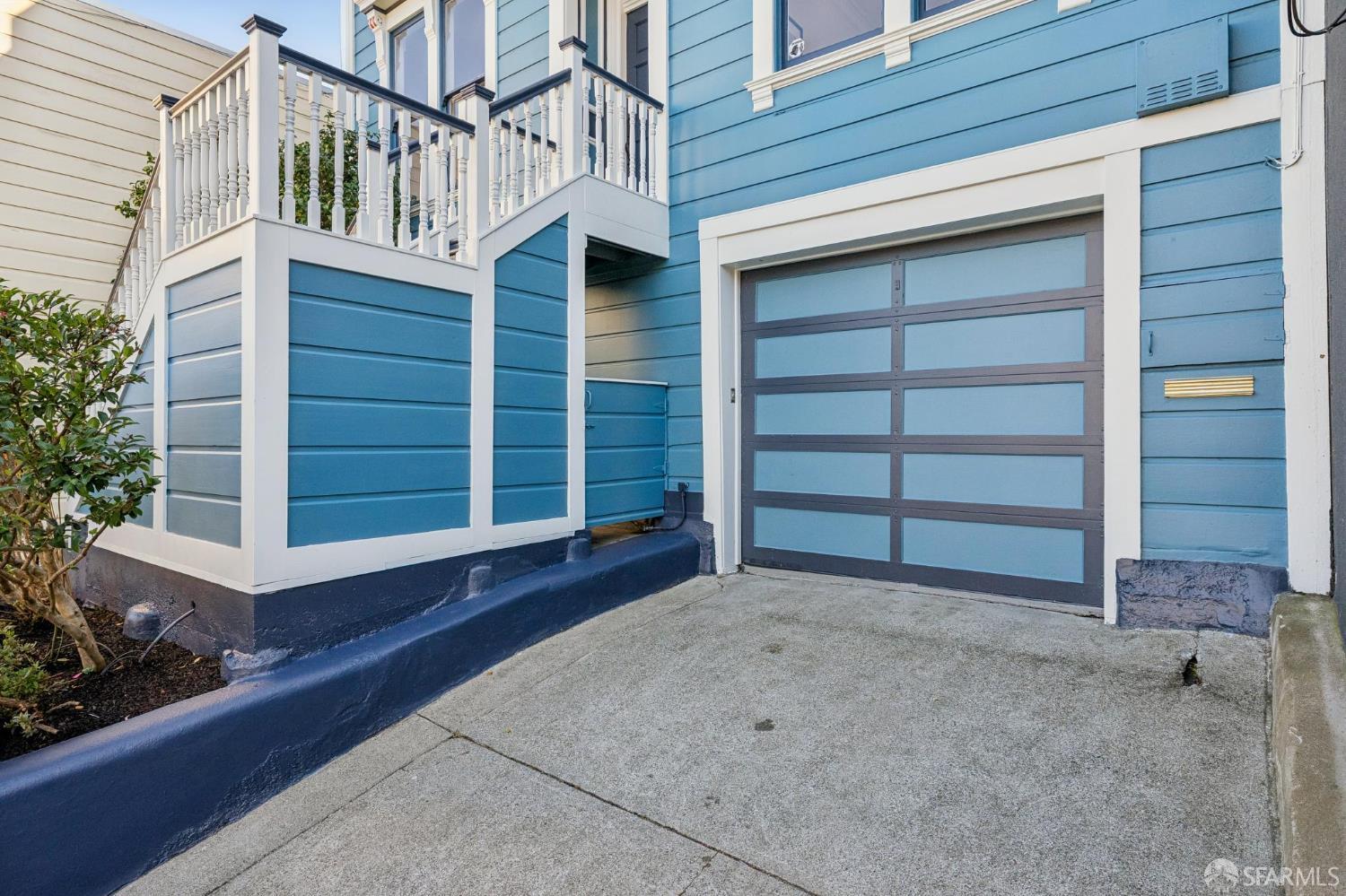 153 Caselli Avenue - Photo 3