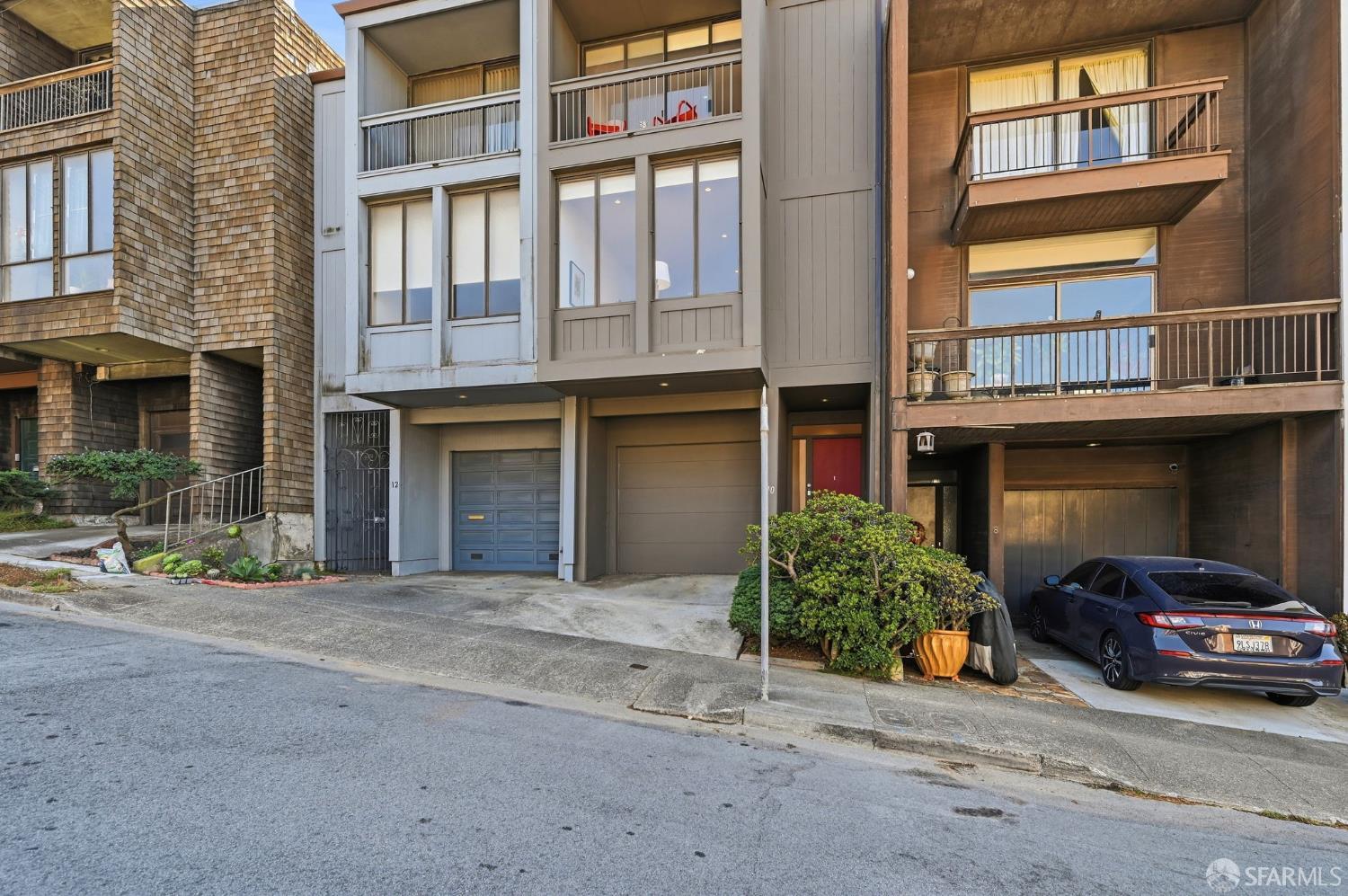 10 Topaz Way - Photo 2