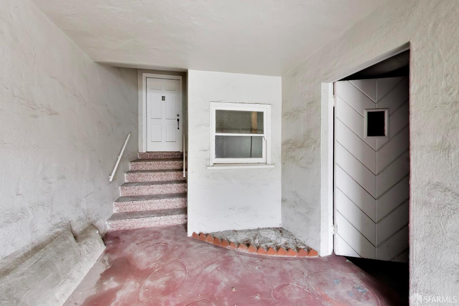 718 46th Avenue - Photo 2