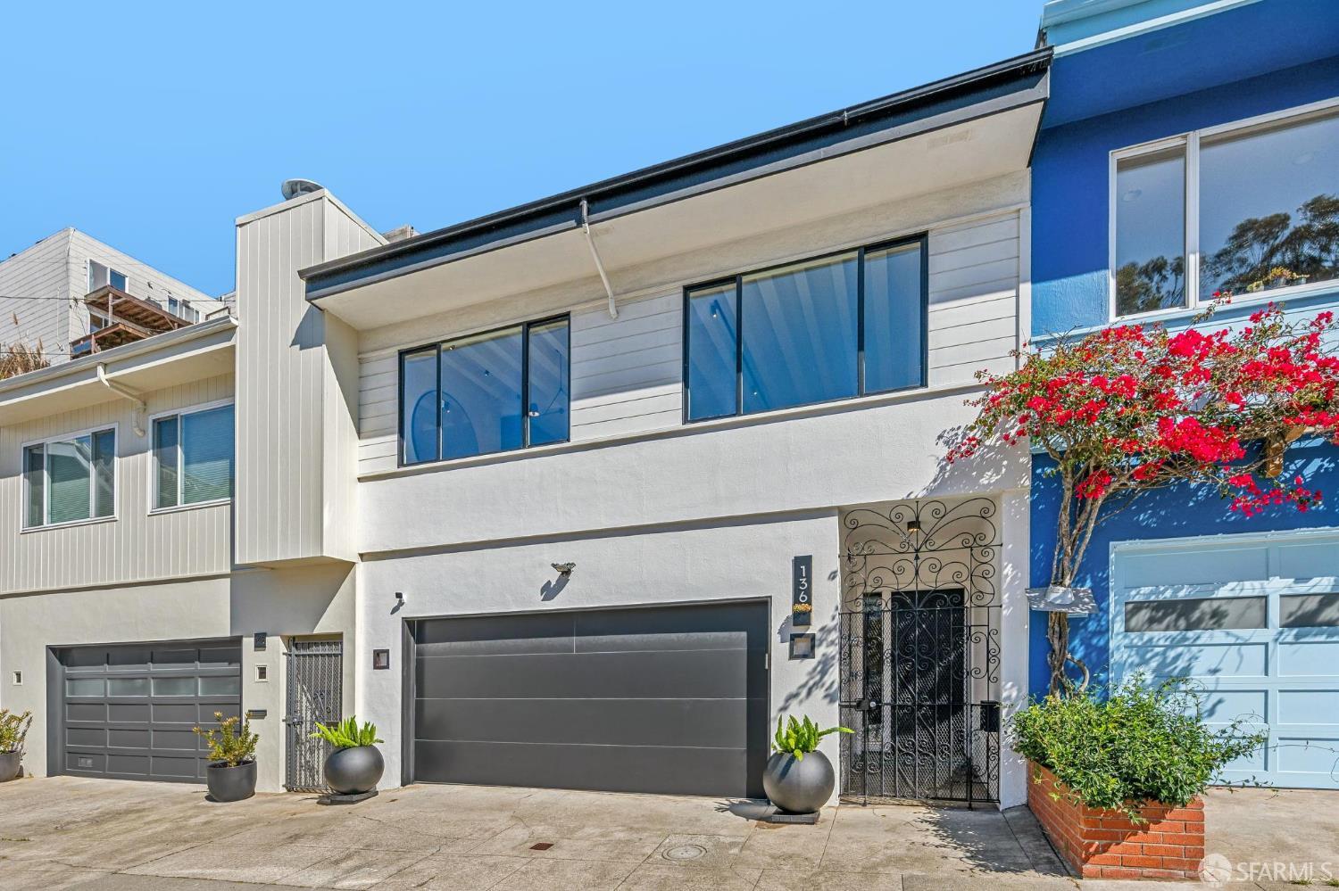 136 Los Palmos Drive - Photo 2