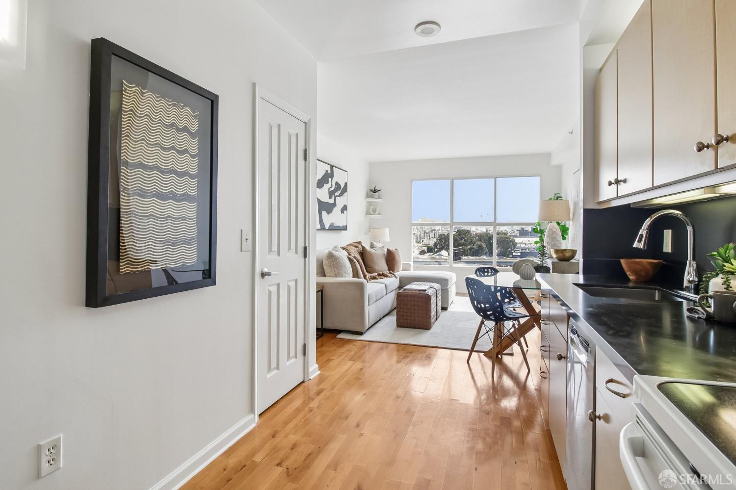 140 South Van Ness Avenue #724 - Photo 2