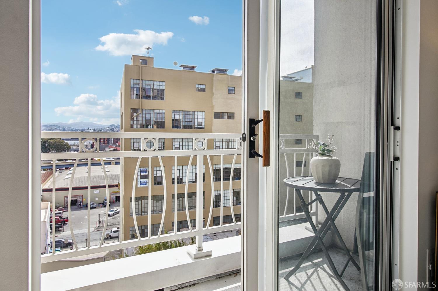 140 South Van Ness Avenue #724 - Photo 4