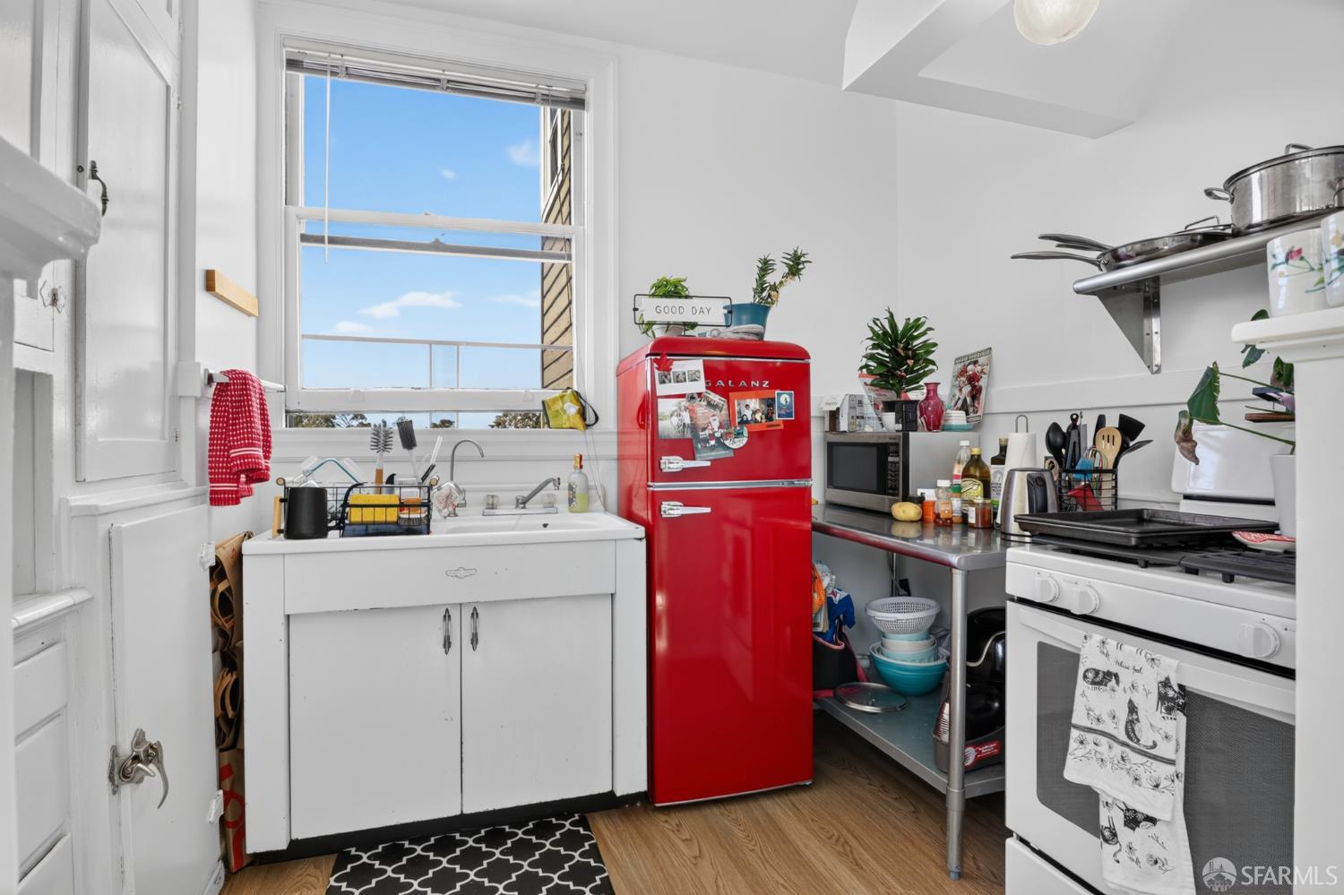 575 12th Avenue - Photo 4
