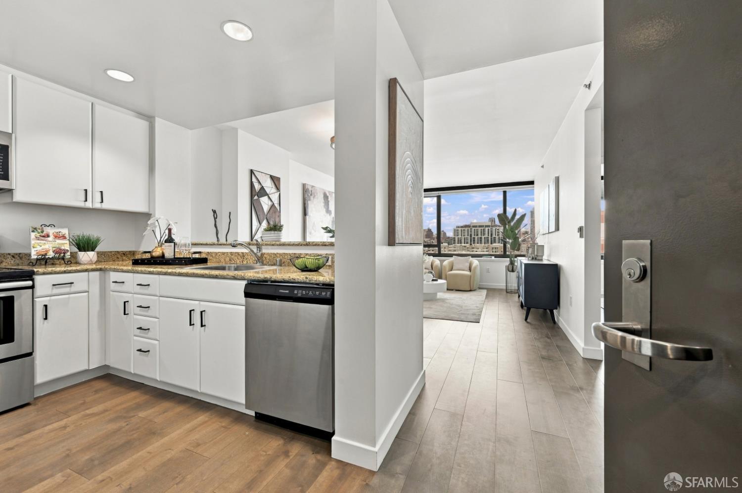 260 King Street #909 - Photo 3