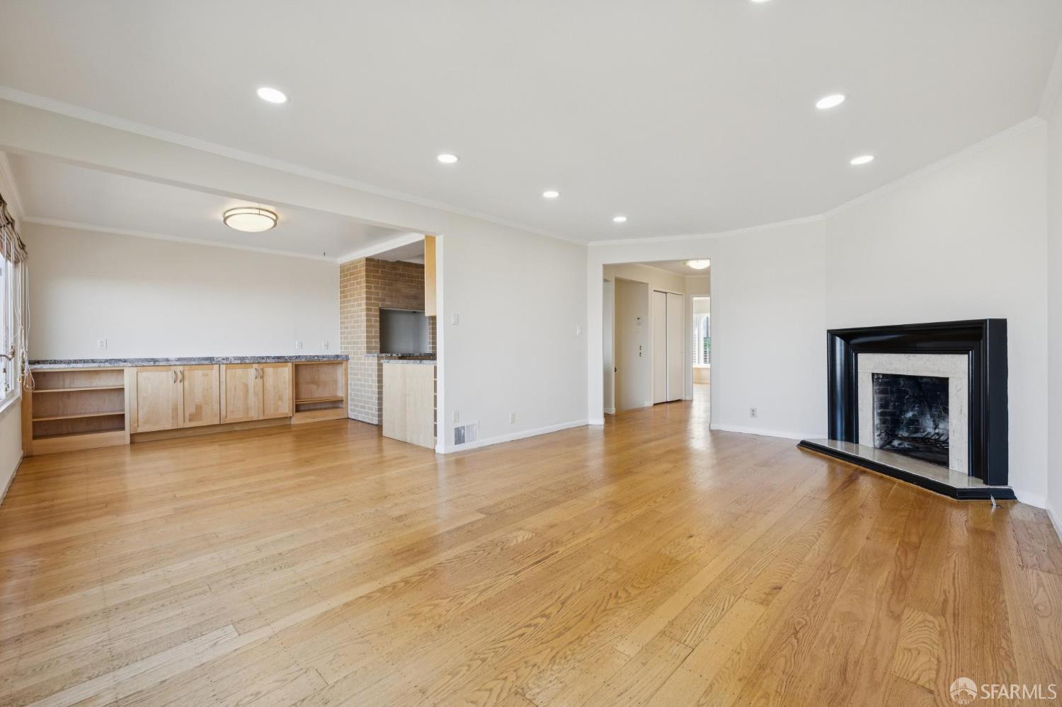 2025 14th Avenue - Photo 2