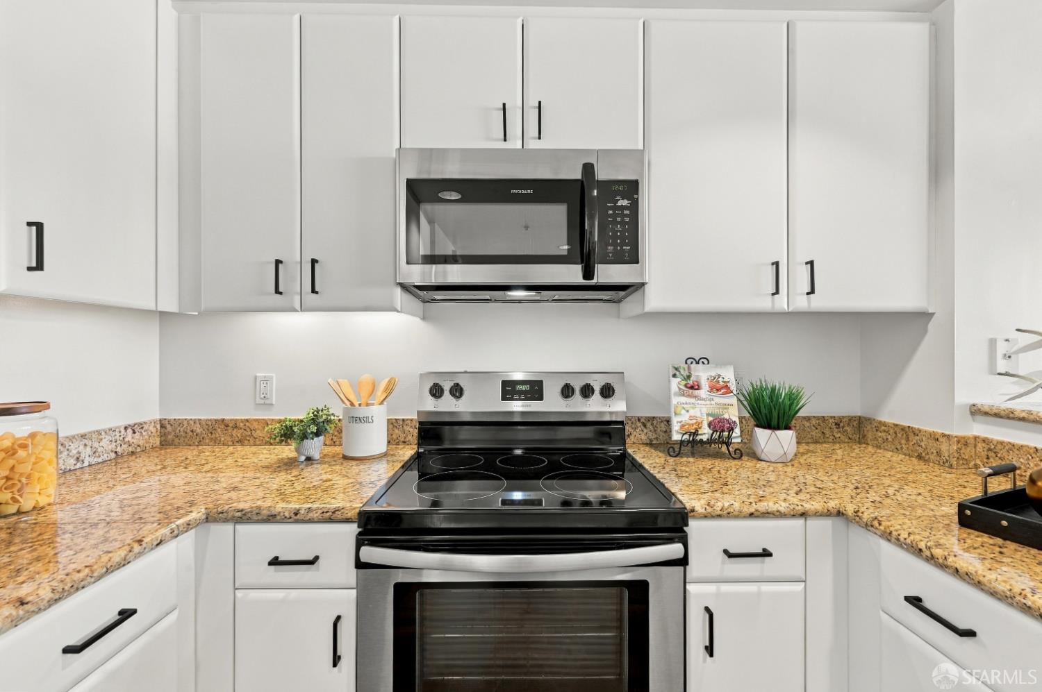 260 King Street #909 - Photo 5
