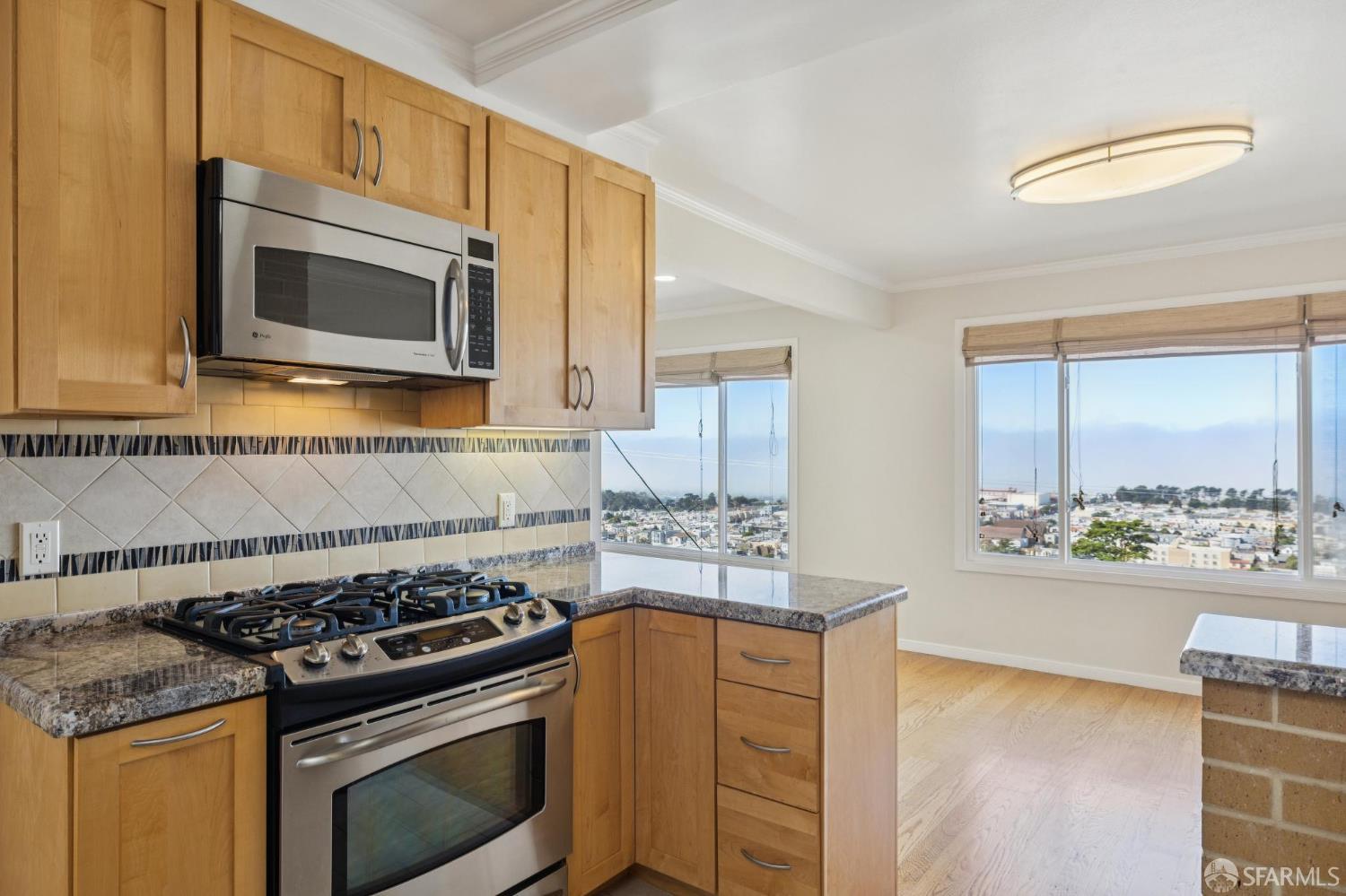 2025 14th Avenue - Photo 4